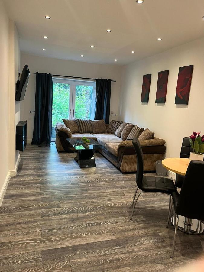 Contemporary Apartment Great Location With Private Car Park Keighley Eksteriør billede
