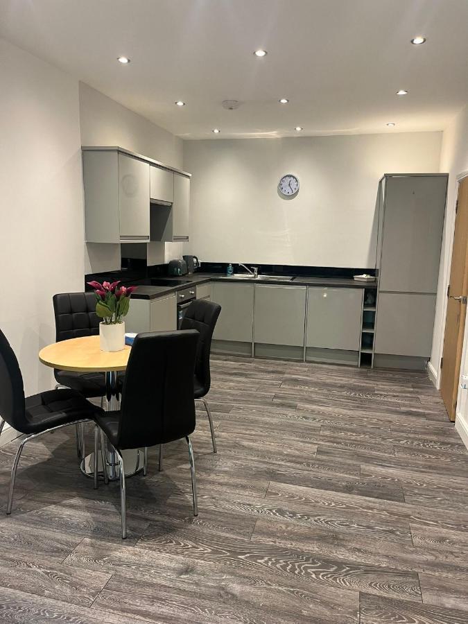 Contemporary Apartment Great Location With Private Car Park Keighley Eksteriør billede